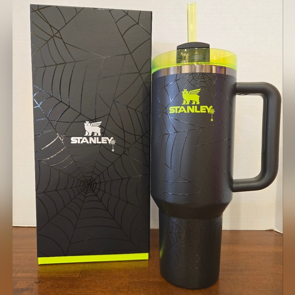 Stanley Halloween Quencher 40oz Web Glow Tumbler - 2024 Special Edition NEW - Picture 1 of 7